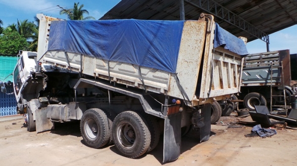 ISUZU  FXZ240  หัวเปลี่ยน  เครื่องเปลี่ยน ยางเต็ม  คัซซีสวยตลอดแนวค่ะ
