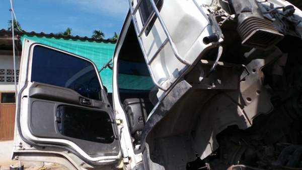 ISUZU  FXZ240  หัวเปลี่ยน  เครื่องเปลี่ยน ยางเต็ม  คัซซีสวยตลอดแนวค่ะ