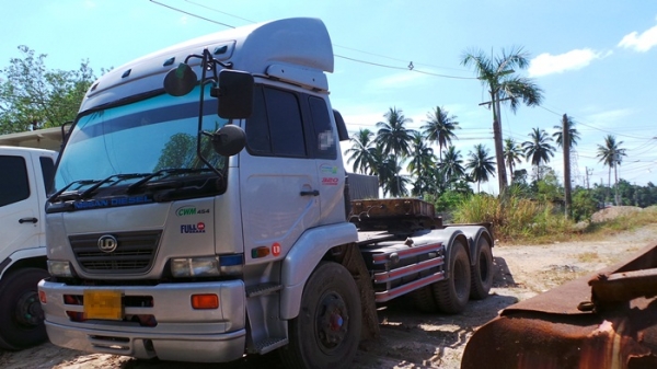 รถสิบล้อหัวลาก  เฉพาะแม่ ค่ะ