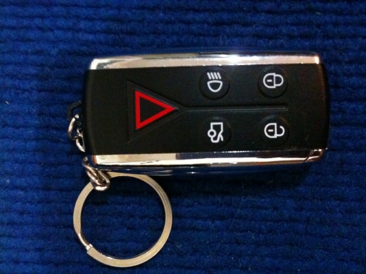 ขายเหมาไฟแช็คของใหม่ ทรงกุญแจรถ ราคา 2,520 รวม 36 ชิ้น Tel.085-150-9040..P ขายเหมาไฟแช็คของใหม่ ทรงกุญแจรถ ราคา 2,520 รวม 36 ชิ้น Tel.085-150-9040..P