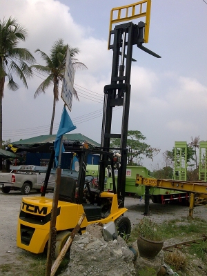 ต้องการขายโฟลค์ลิฟ 3 ตัน tcm เสาพิเศษ สูง 4.8 m