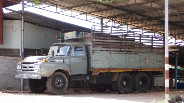 รถบรรทุกสิบล้อหัวยาวยี่ห้ออีซูซุ  160 แรงม้า ค่ะ