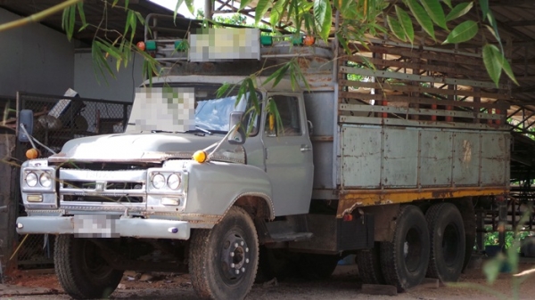 รถบรรทุกสิบล้อหัวยาวยี่ห้ออีซูซุ  160 แรงม้า ค่ะ