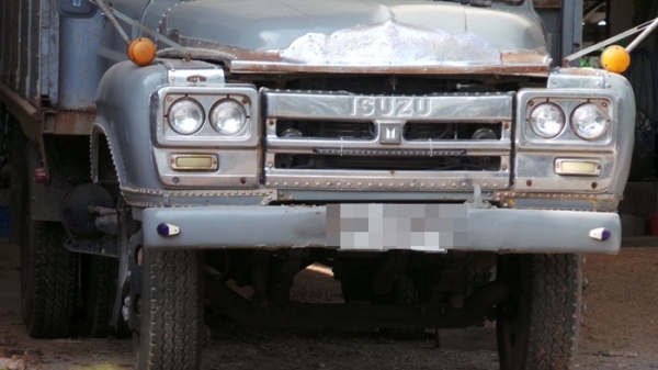 รถบรรทุกสิบล้อหัวยาวยี่ห้ออีซูซุ  160 แรงม้า ค่ะ