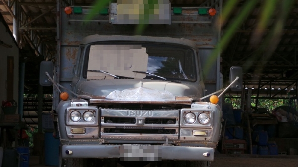 รถบรรทุกสิบล้อหัวยาวยี่ห้ออีซูซุ  160 แรงม้า ค่ะ