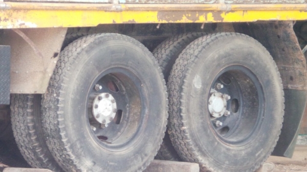 รถบรรทุกสิบล้อหัวยาวยี่ห้ออีซูซุ  160 แรงม้า ค่ะ