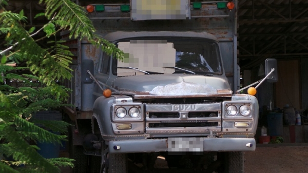 รถบรรทุกสิบล้อหัวยาวยี่ห้ออีซูซุ  160 แรงม้า ค่ะ