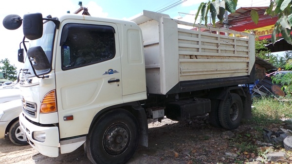 HINO  FG220  แรงม้า  ปี 05  หัวบางเดิม  เครื่องเดิม  คัซซีสวยค่ะ