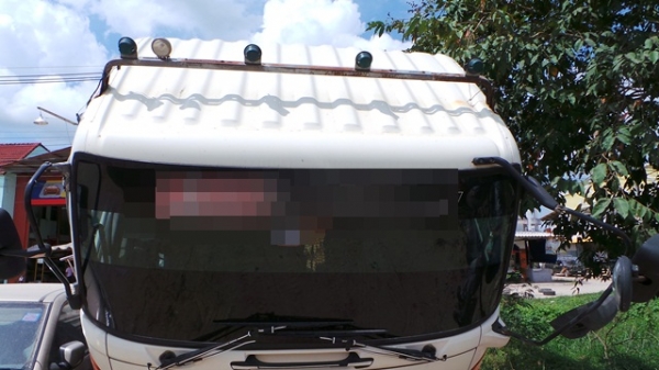 HINO  FG220  แรงม้า  ปี 05  หัวบางเดิม  เครื่องเดิม  คัซซีสวยค่ะ
