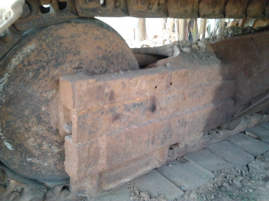 KOBELCO MARK II - K907 SK 200 เครื่องเดิมปั๊มเดิม K3V ตัวเดินใหญ่ รถบอดี้โดยรวมสวย เครื่องแห้งดีไม่มีเยิ้ม ภายในเก๋งสะอาด แอร์เย็น บูมอาร์มมีปะเล็กน้อย ช่วงล่างโซ่บูทใบแทรกสภาพดพร้อมใช้งาน เอกสารสัญญาซื้อขาย ราคาต่อรองได้ครับ