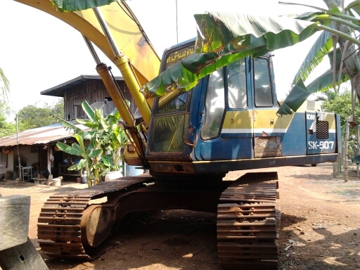 KOBELCO MARK II - K907 SK 200 เครื่องเดิมปั๊มเดิม K3V ตัวเดินใหญ่ รถบอดี้โดยรวมสวย เครื่องแห้งดีไม่มีเยิ้ม ภายในเก๋งสะอาด แอร์เย็น บูมอาร์มมีปะเล็กน้อย ช่วงล่างโซ่บูทใบแทรกสภาพดพร้อมใช้งาน เอกสารสัญญาซื้อขาย ราคาต่อรองได้ครับ
