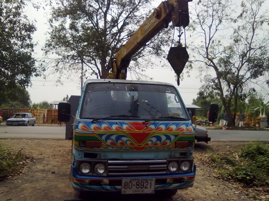 หกล้อ  TLD ติดเครน