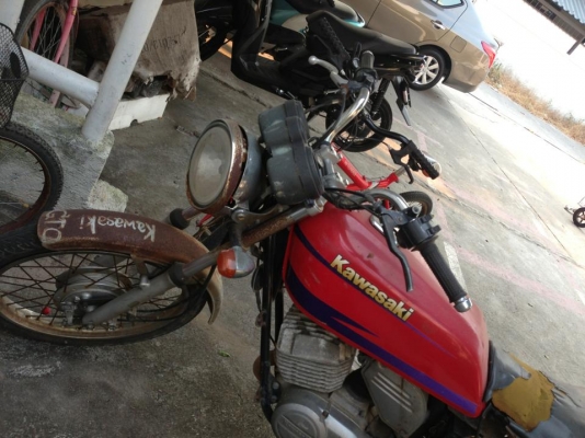 ขายถูกๆรถมอเตอร์ไซด์คาวาซากิเก่า ปี 2544 เพียง 4000 บาท Kawasaki 1 สูบ 123 ซีซี เครื่องเดิมๆ ทะเบียนขาด 3 ปี รับรถได้ที่ชลบุรี สนใจติดต่อสอบถามได้ที่ 0846401584