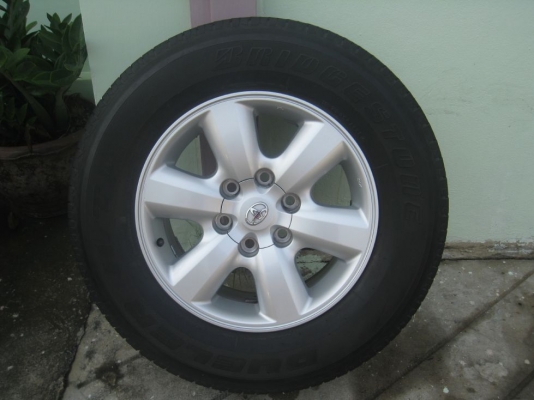 ขายล้อแม็ก Toyota Fortuner 17"x7.5" 6รู139 et30 + ยางปี11 (081-3747940)