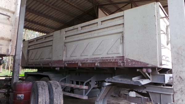 SMM  หางพ่วงดั้มสามเพลาแท้  เล่มทะเบียนพร้อมค่ะ