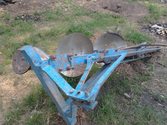 FORD 6600 - 1 เพลา เครื่อง T3 เต็มตัว อุปกรณ์ครบพร้อม มีใบดันหน้า ผานพรวนดิน 3 ผานพรวนดิน 6 ช่วงล่างแน่นดีมาก ยางสภาพดี 4 เส้นหน้าหลังพร้อมลุยงานได้เลยครับ เอกสารสัญญาซื้อขาย ราคาต่่อรองได้ครับ