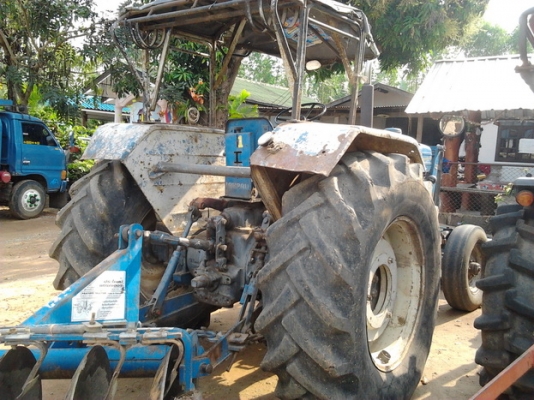 FORD 6600 - 1 เพลา เครื่อง T3 เต็มตัว อุปกรณ์ครบพร้อม มีใบดันหน้า ผานพรวนดิน 3 ผานพรวนดิน 6 ช่วงล่างแน่นดีมาก ยางสภาพดี 4 เส้นหน้าหลังพร้อมลุยงานได้เลยครับ เอกสารสัญญาซื้อขาย ราคาต่่อรองได้ครับ