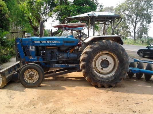 FORD 6600 - 1 เพลา เครื่อง T3 เต็มตัว อุปกรณ์ครบพร้อม มีใบดันหน้า ผานพรวนดิน 3 ผานพรวนดิน 6 ช่วงล่างแน่นดีมาก ยางสภาพดี 4 เส้นหน้าหลังพร้อมลุยงานได้เลยครับ เอกสารสัญญาซื้อขาย ราคาต่่อรองได้ครับ