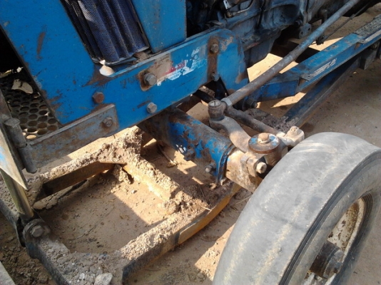 FORD 6600 - 1 เพลา เครื่อง T3 เต็มตัว อุปกรณ์ครบพร้อม มีใบดันหน้า ผานพรวนดิน 3 ผานพรวนดิน 6 ช่วงล่างแน่นดีมาก ยางสภาพดี 4 เส้นหน้าหลังพร้อมลุยงานได้เลยครับ เอกสารสัญญาซื้อขาย ราคาต่่อรองได้ครับ