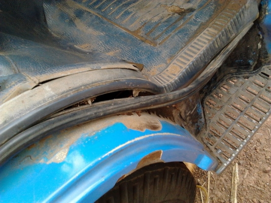 ISUZU NPR 115 HP 4BD1 ปี 36 กระบะคอกเหล็กยาว 5 เมตรสภาพสวย เครื่องแห้งแรงดี หัวเก๋งไม่มีผุภายในคอนโซลครบ เกียร์สั้น แอร์เย็น คัชซีสวย เฟืองท้ายใหญ่ติด F ครบแล้ว เอกสารทะเบียนครบพร้อมโอน ราคาต่อรองได้ครับ