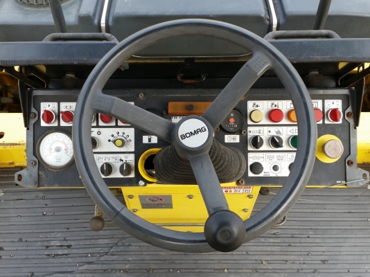 ใหม่พึ่งถึงไทย !! รถบด 7 ตัน BOMAG BW144AD-2 นำเข้าจาก USA แท้ 100\% สภาพสวย ไม่เคยใช้งานในไทย ปีสูง ชั่วโมงน้อย