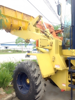 รถตักล้อยาง Komatsu WA100-1#33107 นำเข้าจากญี่ปุ่น สนใจโทร. 080-6565422 (หนิง)