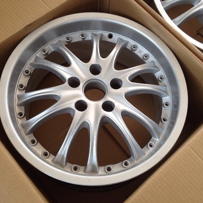 แม็กซ์ก้านถี่สีเทา 17 นิ้ว มี 2 วง แม็กซ์ก้านถี่สีเทา 17 นิ้ว มี 2 วง