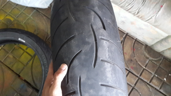 ขายยาง สภาพดีเยี่ยม ของ17. 180กับ120 1คู่