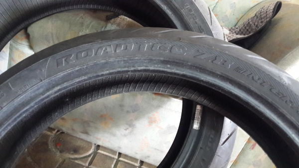 ขายยาง สภาพดีเยี่ยม ของ17. 180กับ120 1คู่