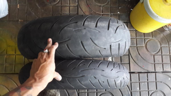 ขายยาง สภาพดีเยี่ยม ของ17. 180กับ120 1คู่