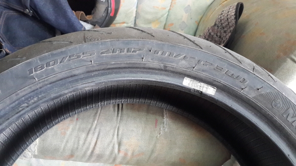 ขายยาง สภาพดีเยี่ยม ของ17. 180กับ120 1คู่ ขายยาง สภาพดีเยี่ยม ของ17. 180กับ120 1คู่