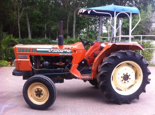 ขายรถไถ Kubota L3202M ตัวเปล่า รถพร้อมใช้งาน ขายรถไถ Kubota L3202M ตัวเปล่า รถพร้อมใช้งาน