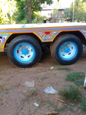 ขายสิบล้อสองเพลาบรรทุกรถเกี่ยวข้าวราคาตอ่รองได้