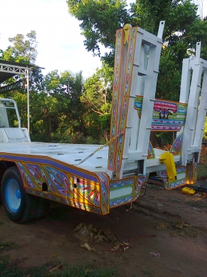 ขายสิบล้อสองเพลาบรรทุกรถเกี่ยวข้าวราคาตอ่รองได้