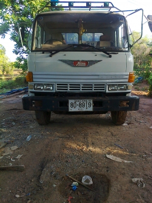 ขายสิบล้อสองเพลาบรรทุกรถเกี่ยวข้าวราคาตอ่รองได้