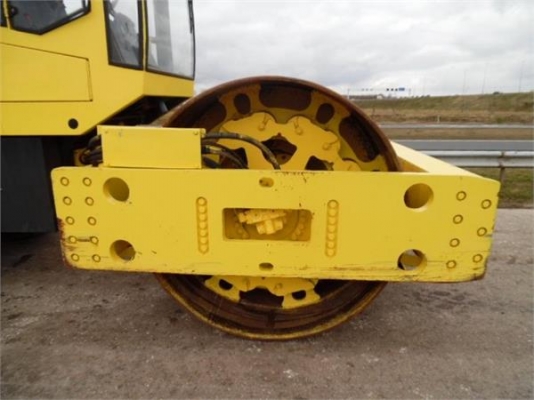 BOMAG BW219DH-3 12117ชม. ปี2000 19ตัน หากรอของได้ 60-90 วันติดต่อมาคุยกันได้เลยครับ BOMAG BW219DH-3 12117ชม. ปี2000 19ตัน หากรอของได้ 60-90 วันติดต่อมาคุยกันได้เลยครับ