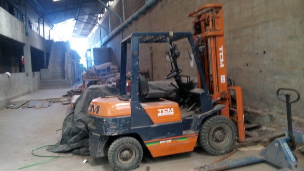 ฝากขายถูกๆครับ รถยกTCM ยก 2.5 ตัน เสาสูง 4 เมตร เครื่องดีเซล เกียร์ออโต้ ******155,000*****