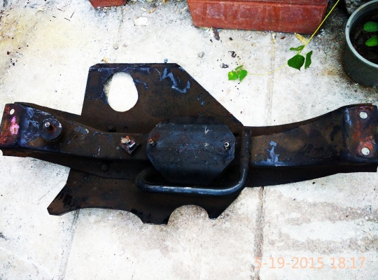 คานเกียร์จิ๊ป มิตซูj53 รุ่น turbo  มีเหล็กกันบิดตัว  ลูกยางครบ ไม่ขาดพร้อมถาดสกี  และเพลากันบิดตัว