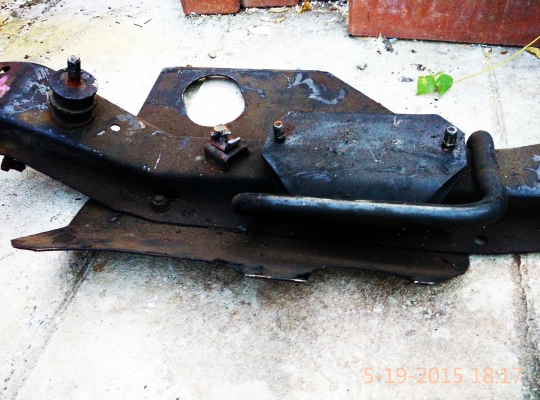 คานเกียร์จิ๊ป มิตซูj53 รุ่น turbo  มีเหล็กกันบิดตัว  ลูกยางครบ ไม่ขาดพร้อมถาดสกี  และเพลากันบิดตัว