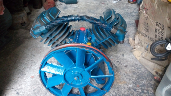 ขาย !! หัวปั้มลม PUMA 1 แรง2สูบ  สภาพสวย ลมดี.