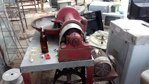 ขาย !! เครื่องบดยา(หรือเปล่า) ขนาดมอเตอร์5แรง3สาย.มิตซู