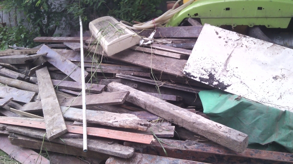 ปรกาศขายด่วน..เหมายกกอง..มีไม้สักรวมอยู่ด้วยค่ะขาย10,000 ..บาท