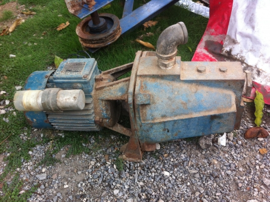 มอเตอร์ปั๊มน้ำ CALPEDA  ของอิตาลี ขนาด 1.5 แรงม้า ดันน้ำได้สูงถึง  35  ม.