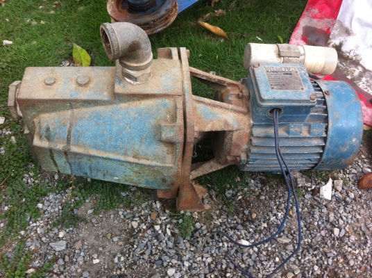 มอเตอร์ปั๊มน้ำ CALPEDA  ของอิตาลี ขนาด 1.5 แรงม้า ดันน้ำได้สูงถึง  35  ม.