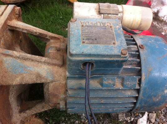 มอเตอร์ปั๊มน้ำ CALPEDA  ของอิตาลี ขนาด 1.5 แรงม้า ดันน้ำได้สูงถึง  35  ม.