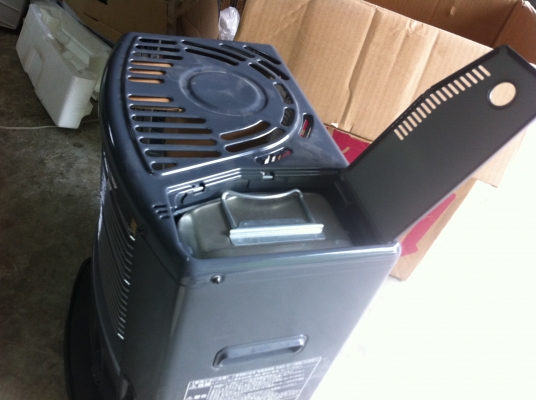 เครื่องทำความร้อน SHARP ของใหม่จากญี่ปุ่น แบบใช้น้ํามันก๊าด มีถังโลหะแบบปลอดภัย