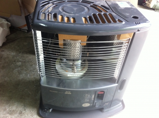 เครื่องทำความร้อน SHARP ของใหม่จากญี่ปุ่น แบบใช้น้ํามันก๊าด มีถังโลหะแบบปลอดภัย