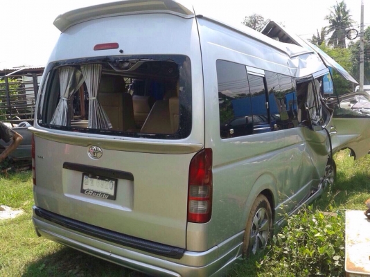 รถตู้คอมพิวเตอร์  ปี05 เครื่อง2KD 2500 โอนลอยๆเเยกขายทั้งหมดเครื่องเกียรสมบูรณ์มาก