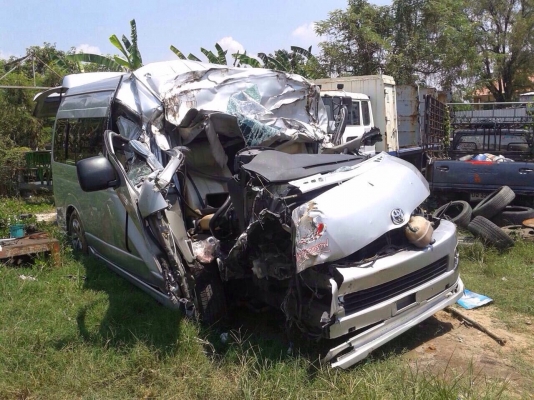 รถตู้คอมพิวเตอร์  ปี05 เครื่อง2KD 2500 โอนลอยๆเเยกขายทั้งหมดเครื่องเกียรสมบูรณ์มาก