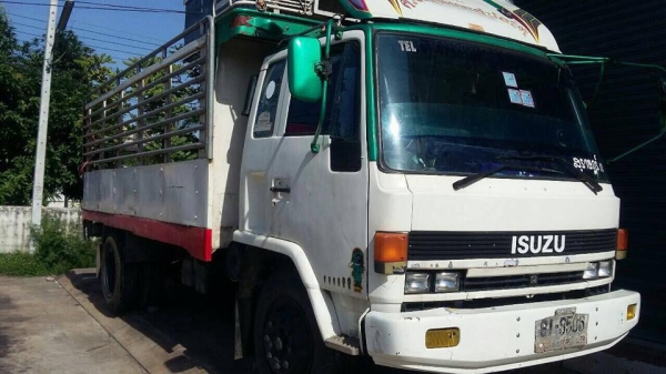 6 ล้อรั้ว 145 แรง ISUZU ยาง 900-20 รถปี 2524 สภาพยังดี เล่มพร้อม